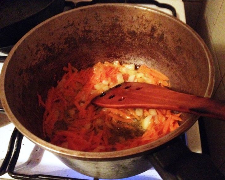 Сладкий плов с яблоком