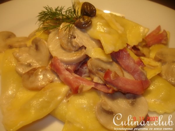 Паста: Люссини с сыром в соусе с грибами и сыровяленым мясом
