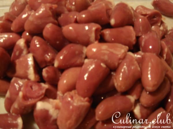 Куриные сердечки в сметане