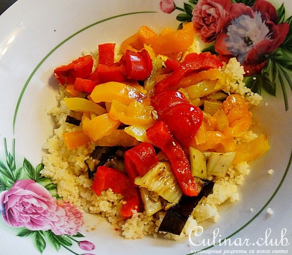Нежная курочка с кускусом и овощами гриль.