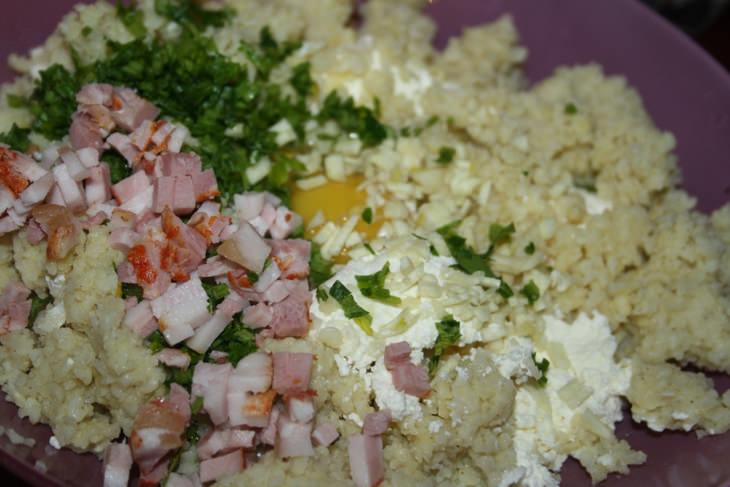 Запеченные сырники с копченой свиной корейкой и пшеничными хлопьями