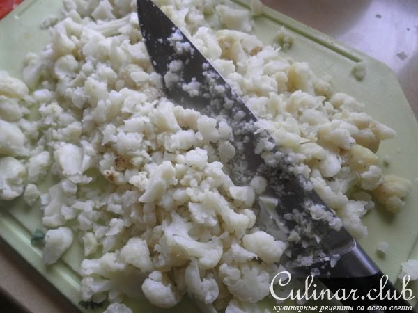 Запеканка из цветной капусты с миндалем и сыром