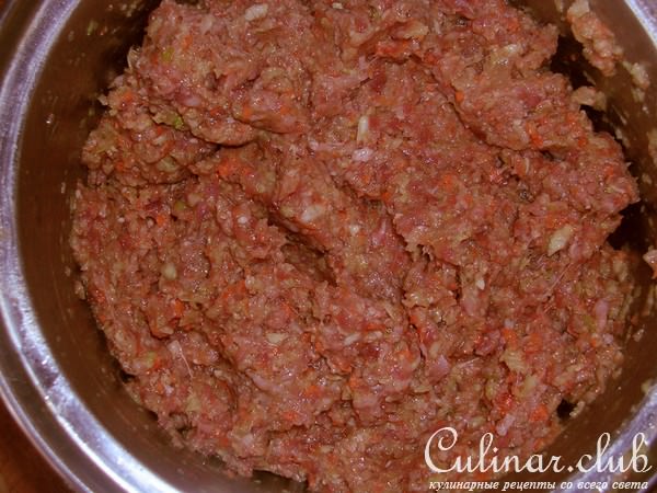 Котлеты с овощами в красном соусе