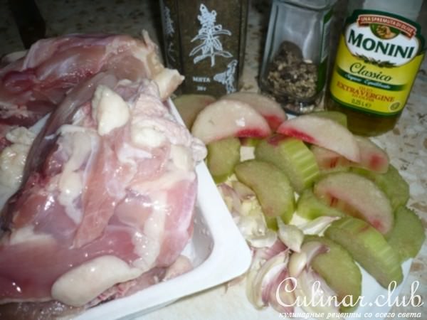 Ароматная курочка в пакете на подушке из ревня