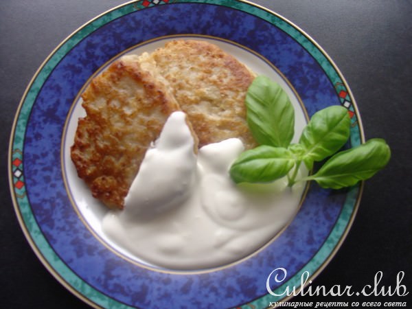 Мясные оладьи с йогуртовым соусом. (вариант).