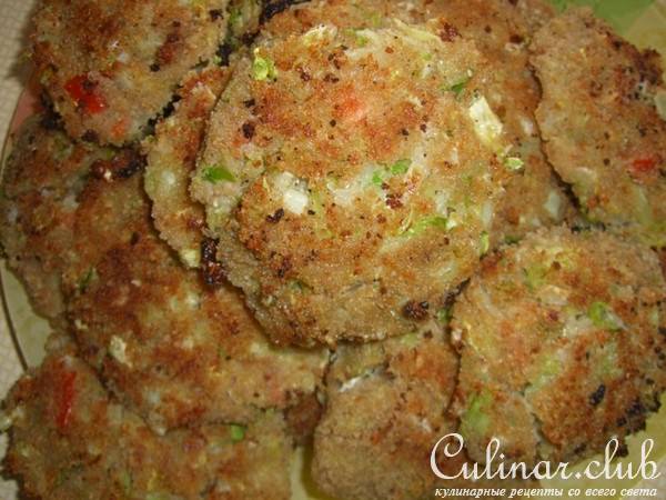 Капустные котлеты с помидорами