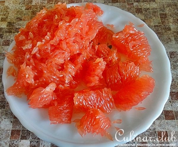 Салат с курицей и грейпфрутом.