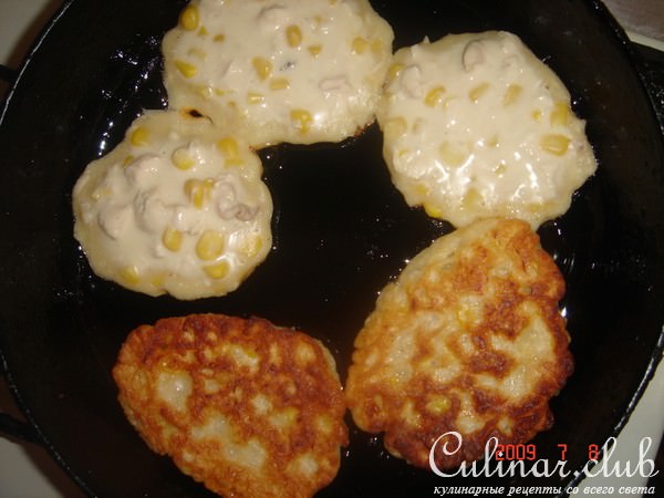 Кукурузные оладьи с курятиной