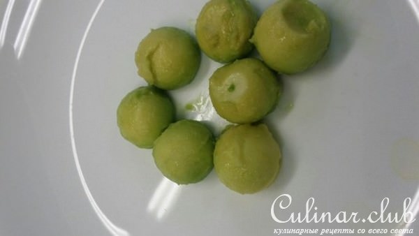 Пенне с рукколой,черри и соусом из авокадо