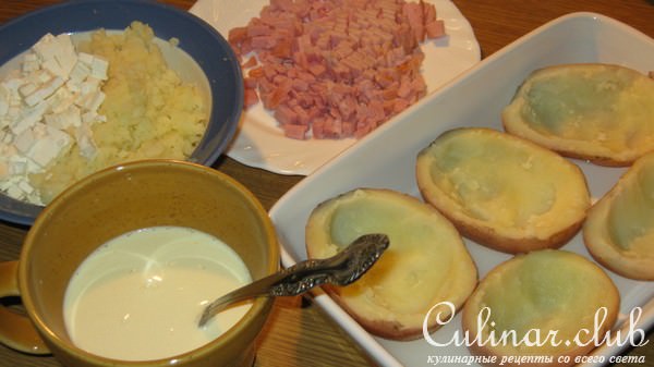 Картофель запеченный с ветчиной и брынзой (Кулинарный алфавит)