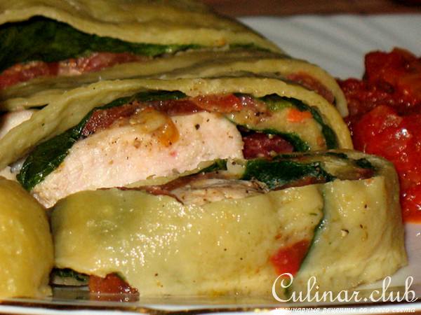 Куриные грудки в тесте,с мангольдом и помидорами