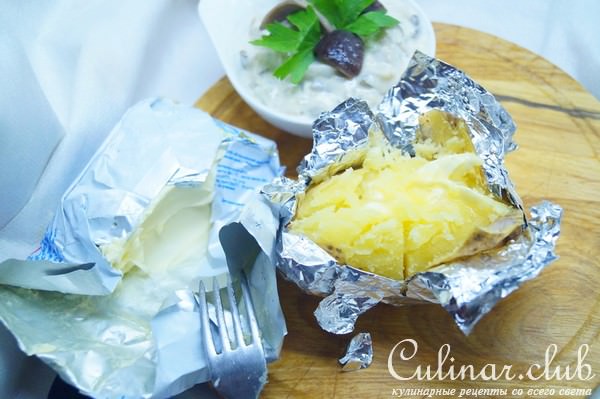 Картошка печенная, с грибным рагу. Всем, кто дразниться грибами!