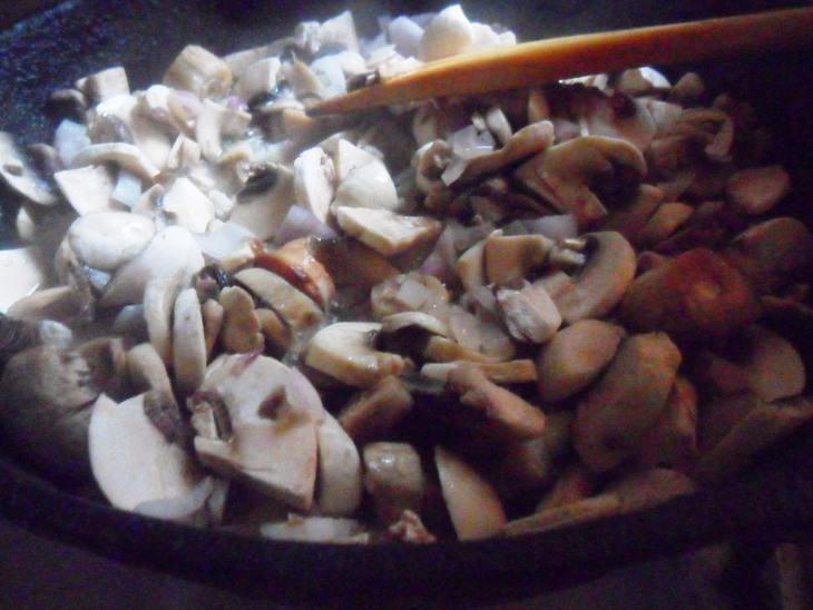 Картофельные зразы с грибами и грибным соусом