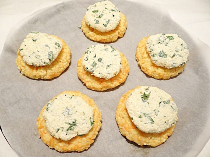 Пшенные биточки с сыром и морковью