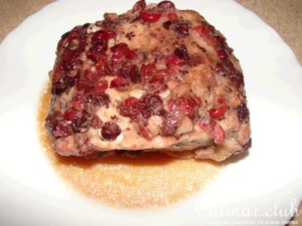 Мясо, запечённое с клюквой