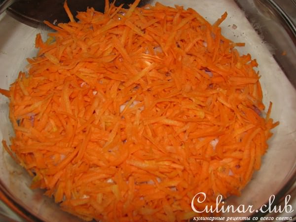 Курица запеченая под овощами