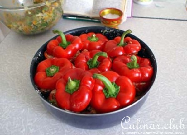 Перец, фаршированный мясом и овощами (вариант)