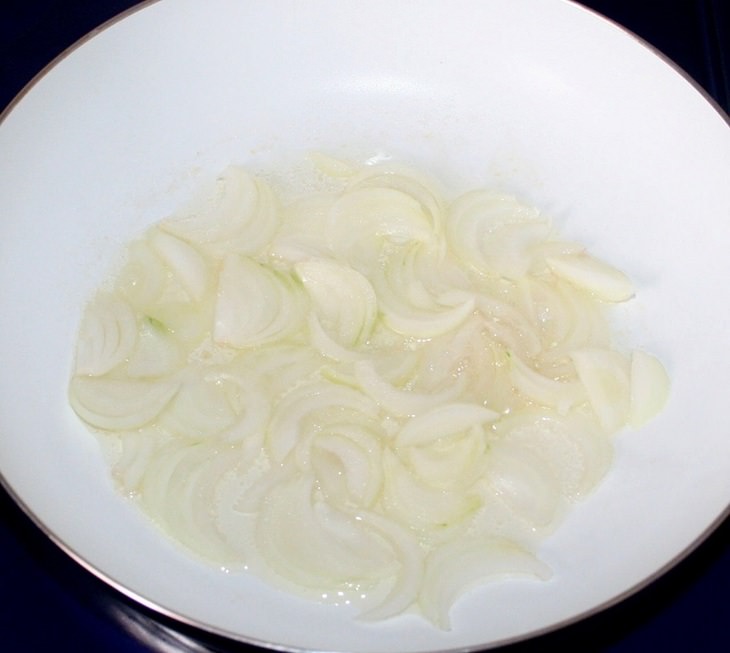 Тушеная капуста с тыквой, яблоком и курицей