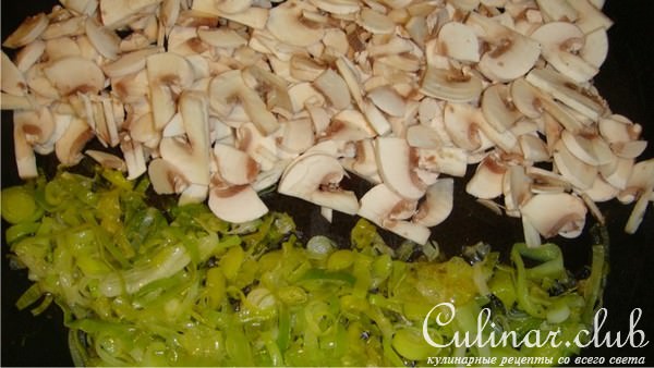 Куриные крылышки фаршированные шампиньонами с луком пореем.