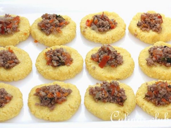Солнечные шарики из кускуса с мясной начинкой
