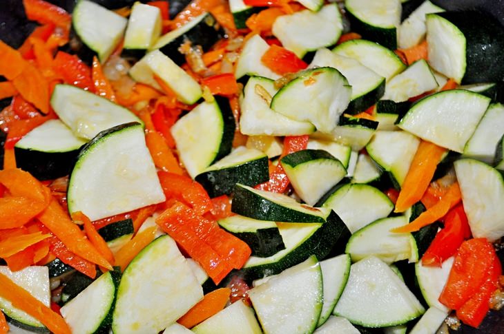 Перловая каша с овощами и тунцом.