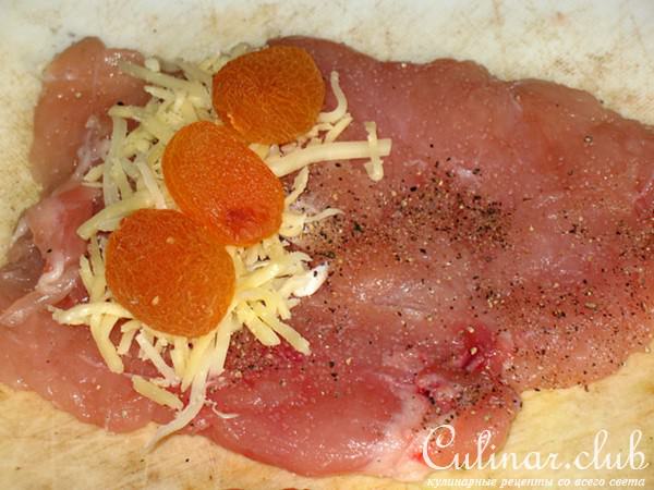 Куриные грудки,фаршированные сыром и абрикосами