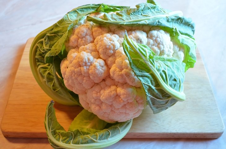 Нежная курица с цветной капустой под соусом «Бешамель» и гаудой.
