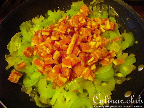 Курочка с томатами и фасолью