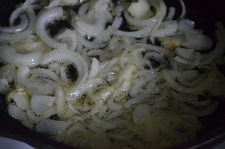 Омлет с горошком и сыром