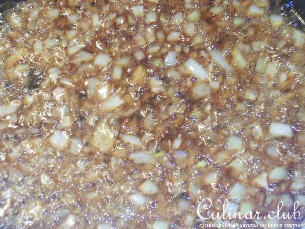 свинные рёбрышка с рисовой лапшой.