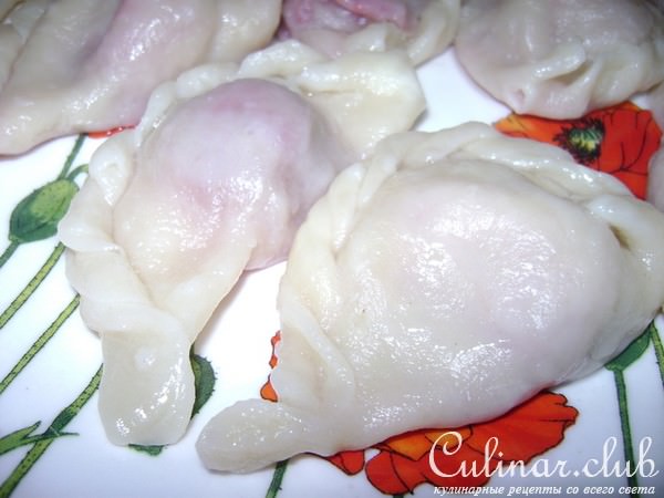 вареники с клубникой и ревенем