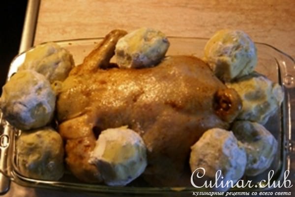 Курица, фаршированная картофелем