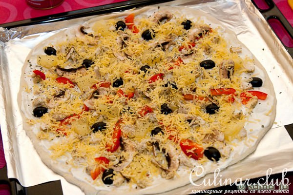 Пицца куриная с ананасами