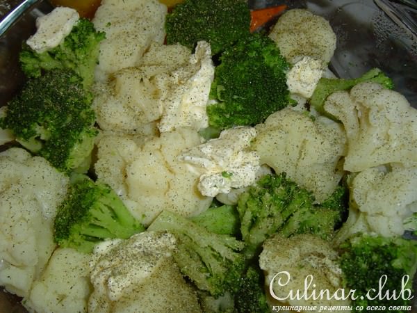 Куриная грудка ,запеченная с овощным гарниром