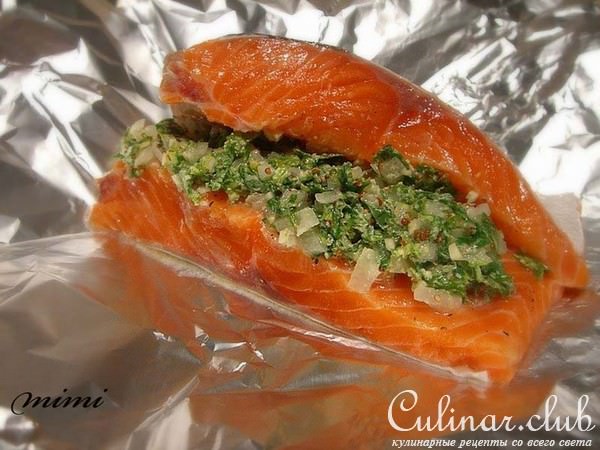 форель с фундуком и беконом
