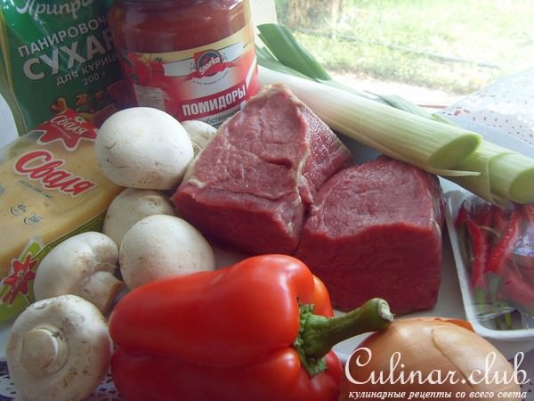 Соус "бегенди"-пюре из баклажанов с мясными рулетиками в томатном соусе.