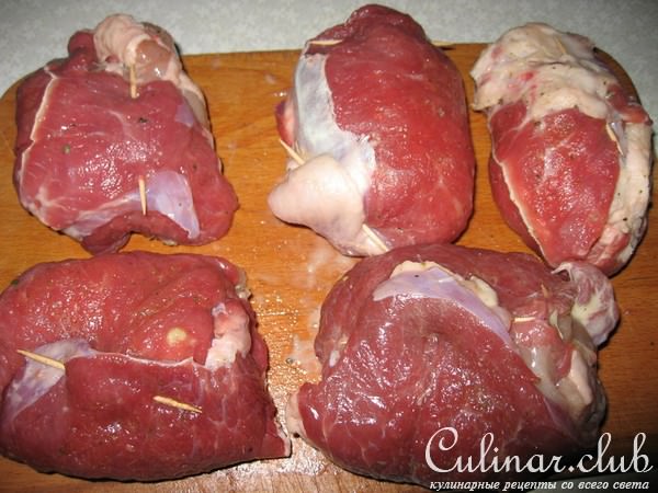 Свинной(говяжий) рулет с куриной грудкой и грибами