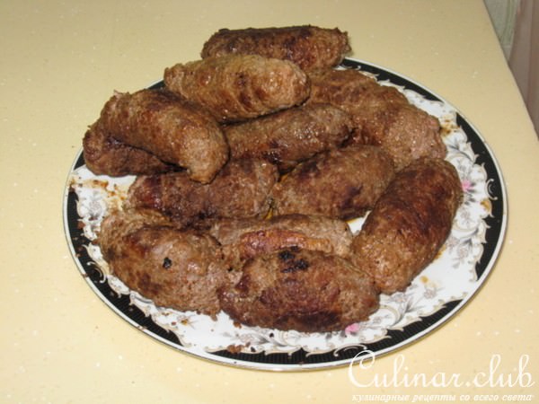 Мясные рулетики и клецки со сливами