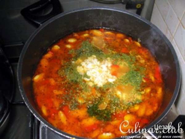 Фасоль белая с овощами.