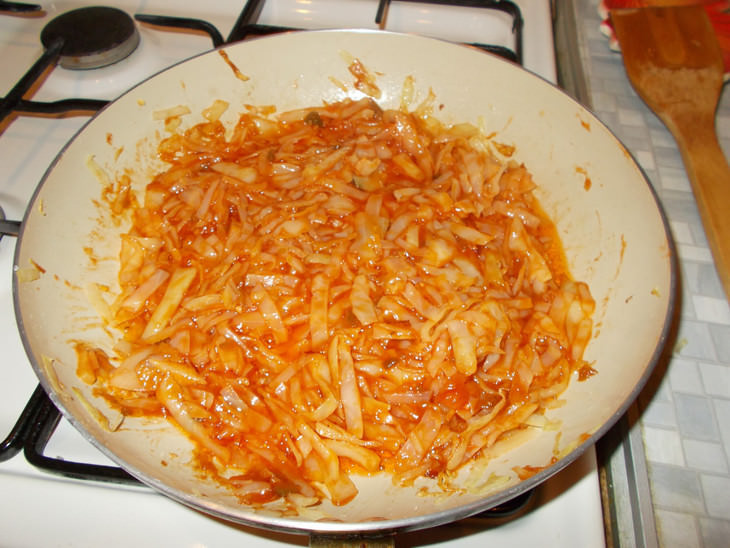 нежное филе курочки с тушеной капустой