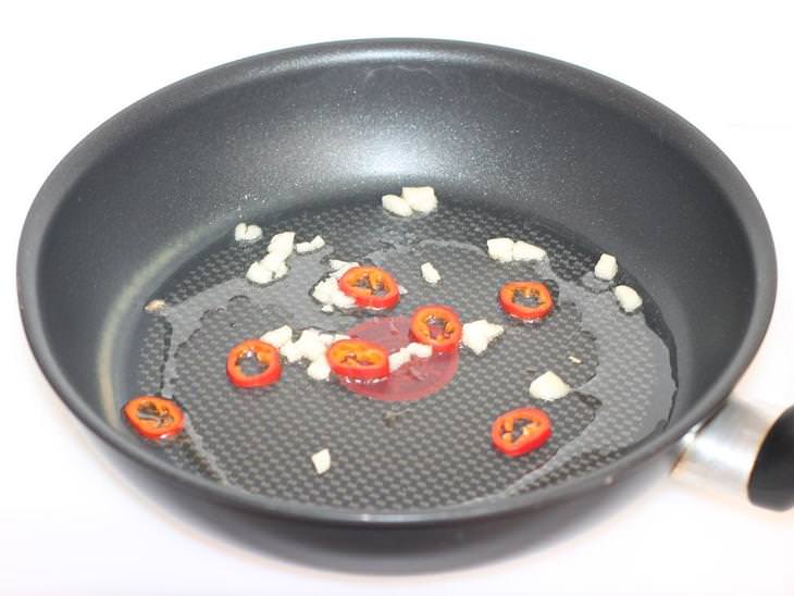 Пекинская капуста с мятой и стручковой фасолью
