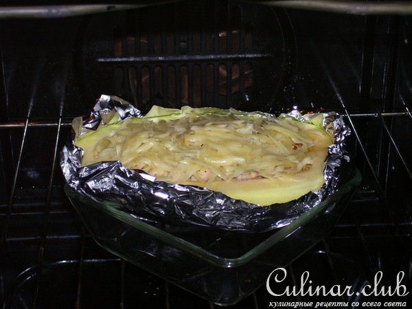 Кабачок фаршированный под сырной корочкой