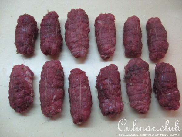 Мясные рулетики и клецки со сливами