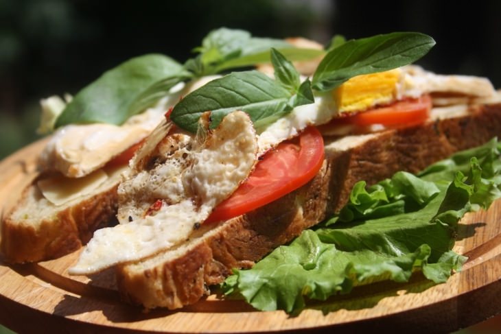 Бутерброды с мясной яичницей "Для любимого"
