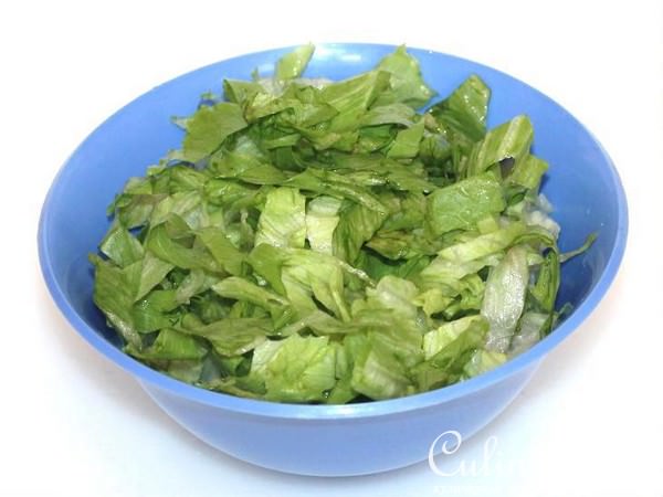 Пекинская капуста с мятой и стручковой фасолью