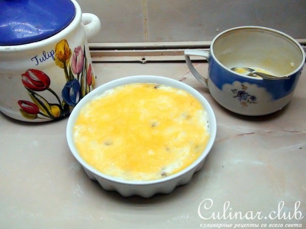 Запеканка творожная с рисом и изюмом.