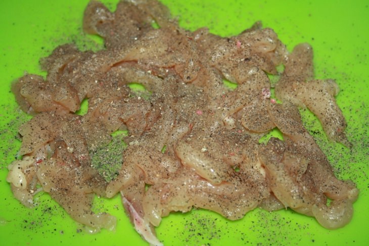 Фунчеза с курицей и овощами в тайском стиле
