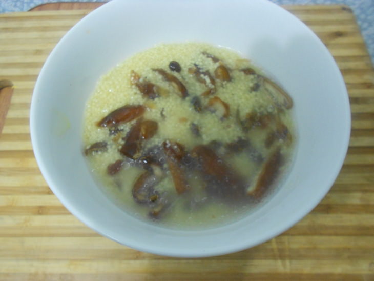 Табуле из кускуса с финиками и курица с арахисом