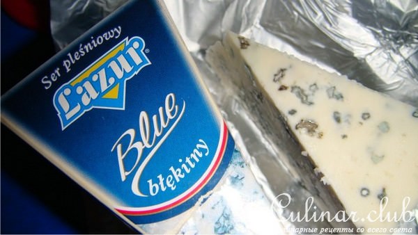 Голени курицы с сыром Blue и дыней.