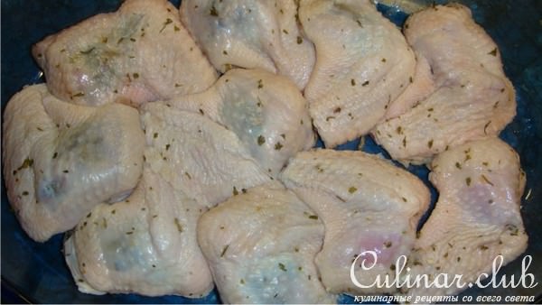 Куриные крылышки фаршированные шампиньонами с луком пореем.